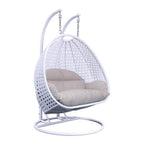 LeisureMod Fauteuil suspendu œuf 2 places avec support - Balançoire / hamac de patio en rotin osier pour extérieur/intérieur avec coussins