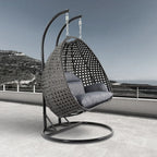 LeisureMod Fauteuil suspendu œuf 2 places avec support - Balançoire / hamac de patio en rotin osier pour extérieur/intérieur avec coussins